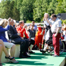 Kongeparet får et lynkurs i tegnspråk på Signo kompetanse- og skolesenter for hørselshemmede og døvblinde i Andebu  (Foto: Håkon Mosvold Larsen / NTB scanpix)